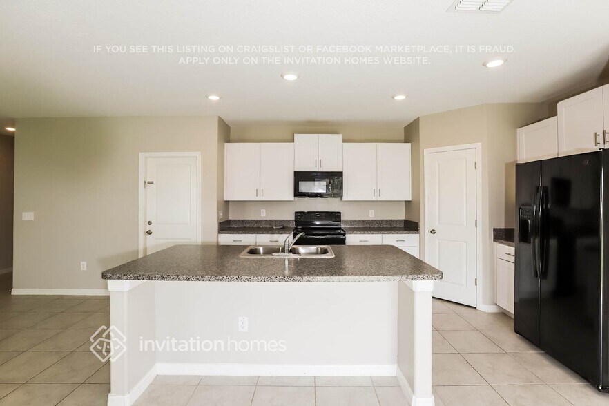 Building Photo - 15606 Greenleaf Bay St