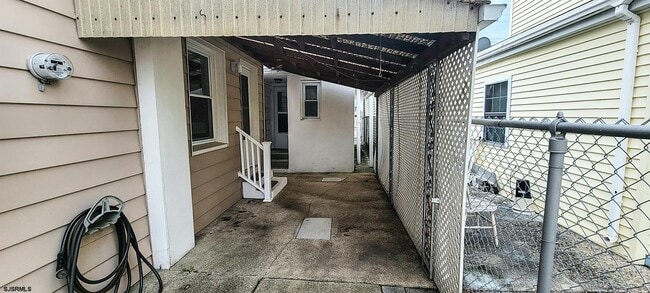 Building Photo - 568 N Trenton Ave