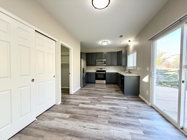 Building Photo - 14837 E 118th Ave