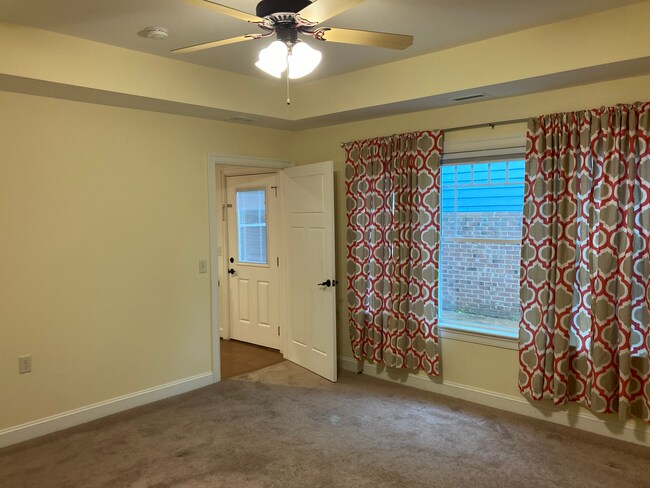 Building Photo - 2539 Greenport Dr