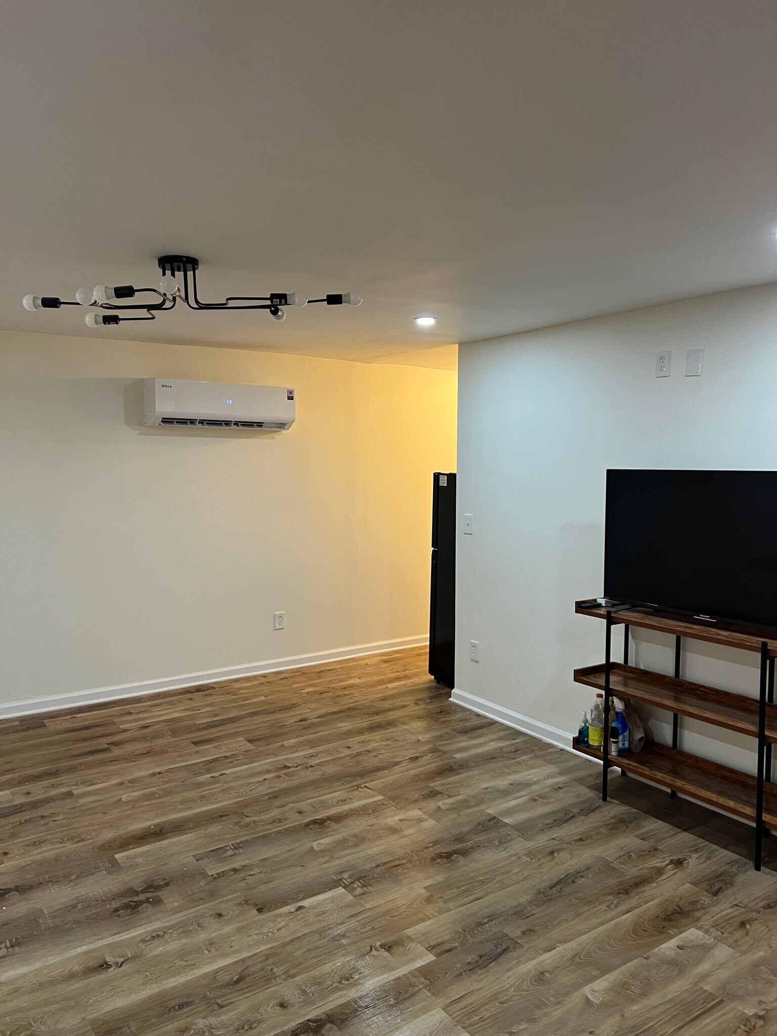 Building Photo - 2210 Shamrock Dr