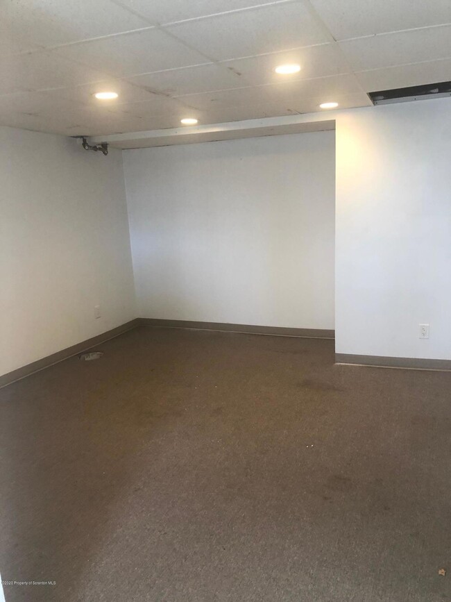 Building Photo - 504 School St