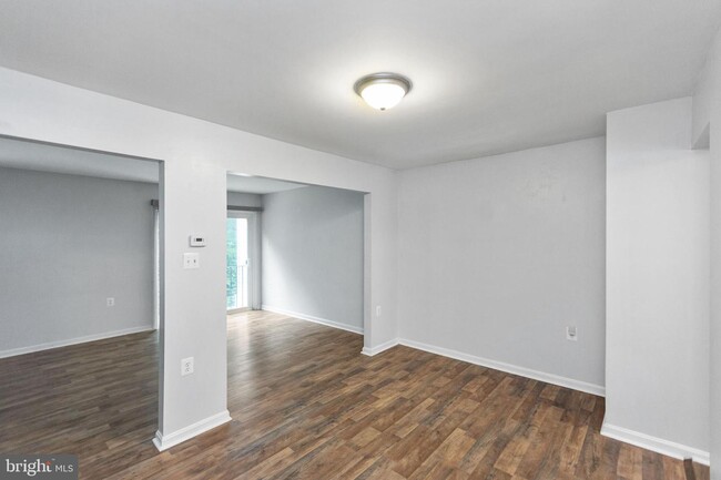 Building Photo - 14084 Fallbrook Ln