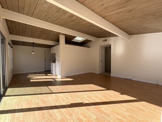 Building Photo - Charming Palo Alto Home with Beautiful Landscaping!