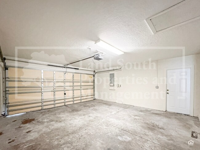 Building Photo - 7823 Sugar Pine Blvd