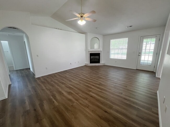 Building Photo - Leasing