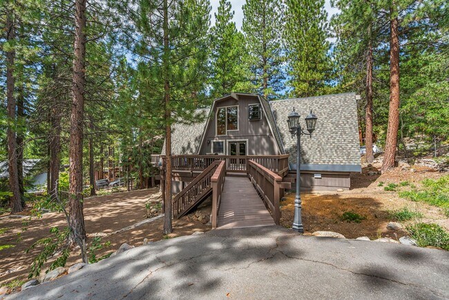 Building Photo - 729 Tyner Way