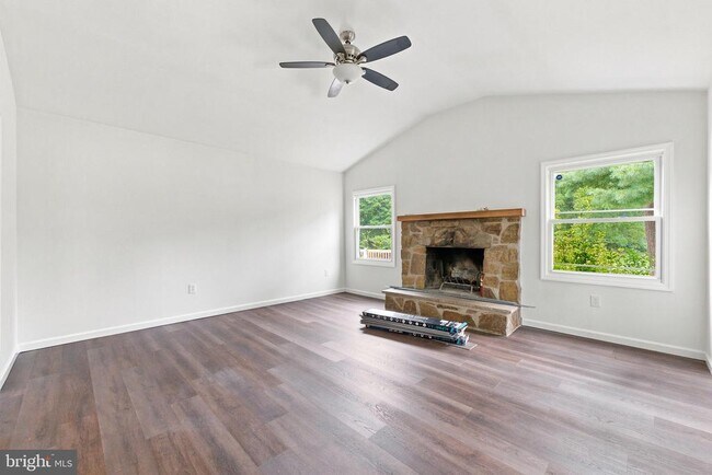 Building Photo - 2 Barnwell Dr