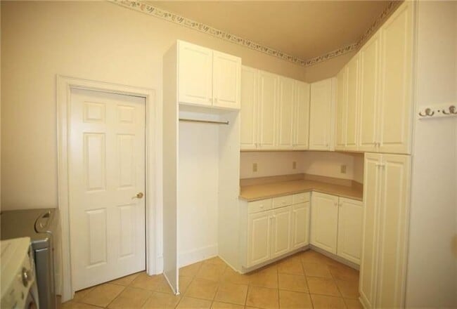 Building Photo - 2737 Tarva Pl