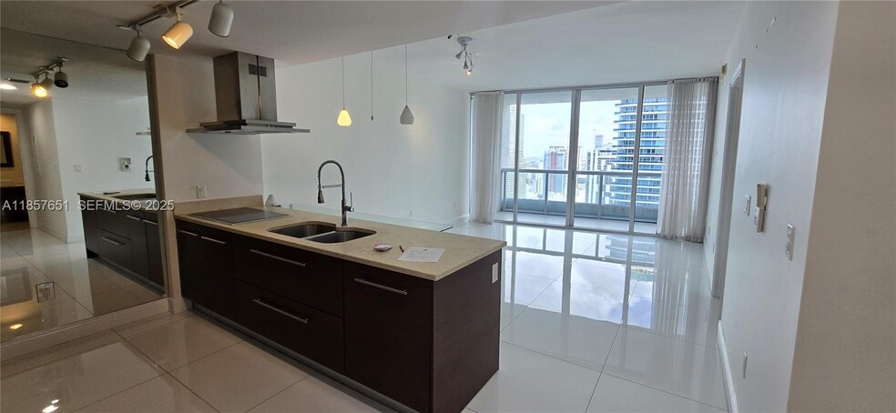 Building Photo - 485 Brickell Ave