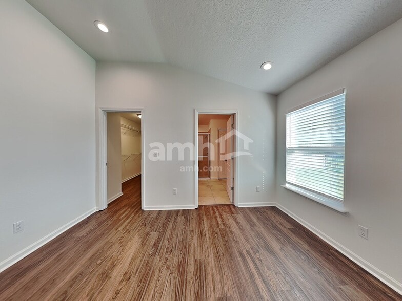 Building Photo - 1045 Bains Lake Dr