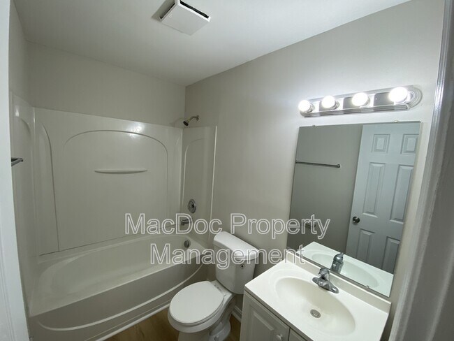 Building Photo - 531 Olde Greenwich Cir