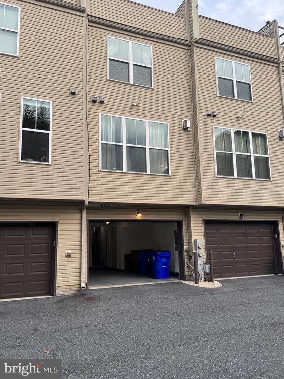 Building Photo - 1415 Trafalgar Ln