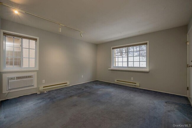 Building Photo - 219 Fox Run Ln