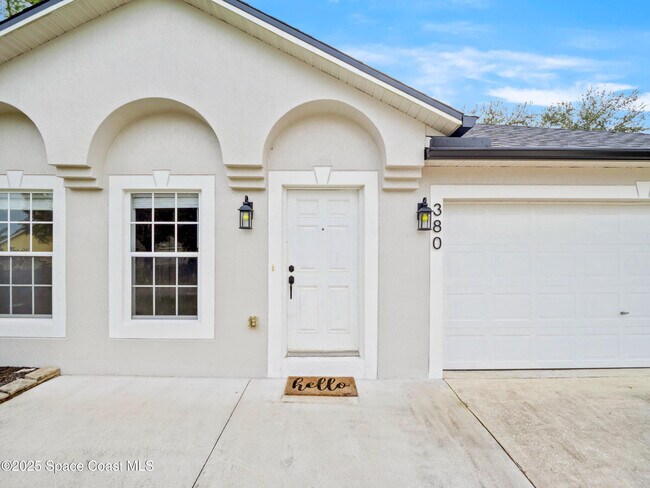 Building Photo - 380 Courtney St