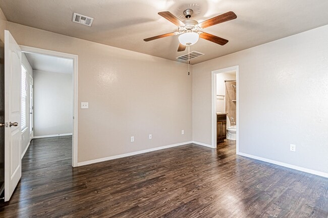 Building Photo - Buena Vida awaits for you!