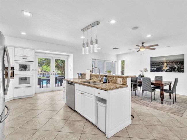 Building Photo - 413 Tamarind Dr