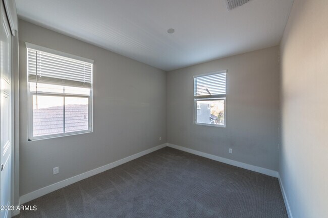 Building Photo - 21035 W Elm Way Ct