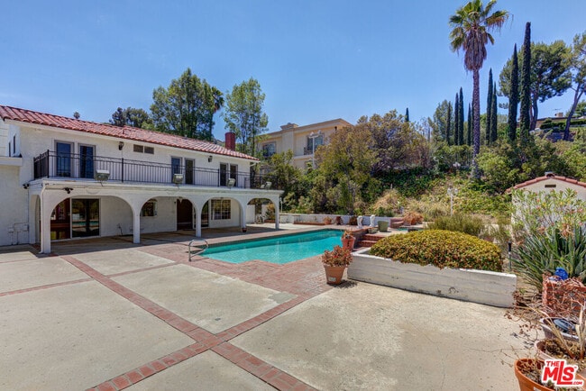 Building Photo - 4041 Alonzo Ave