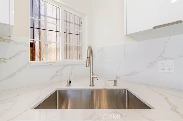 Building Photo - 320 E Dryden St