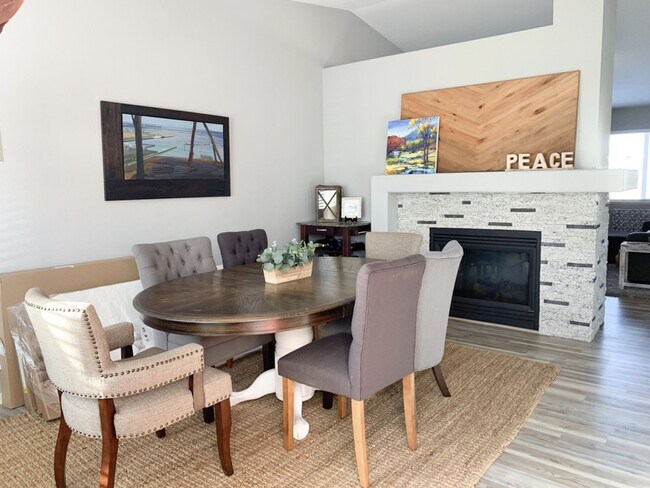 Building Photo - Evolve Real Estate: Complete Remodel with ...