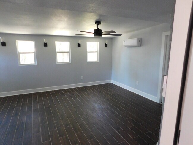 Building Photo - 3606 Lakefield St