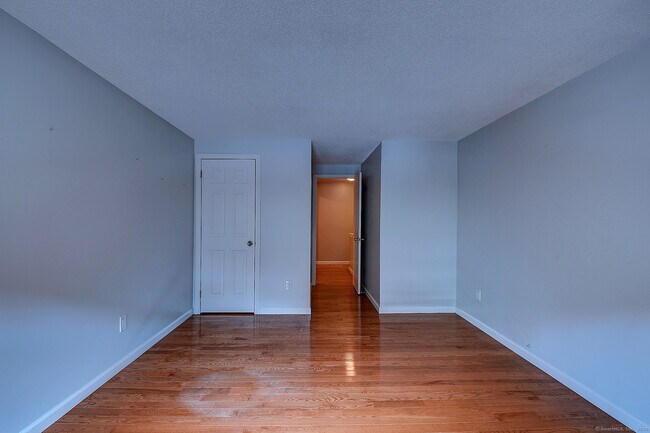 Building Photo - 28 Dutton Pl Way