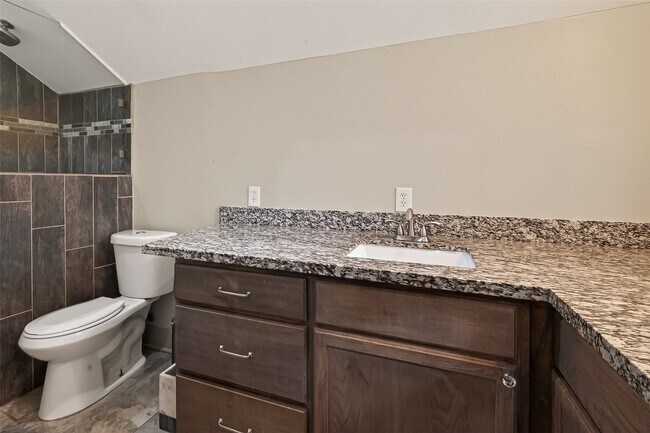 Building Photo - 717 W 30th St