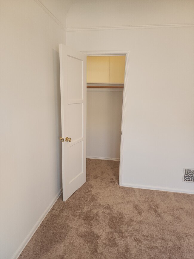 447 E BED 2 - 447 N Oakhurst Dr