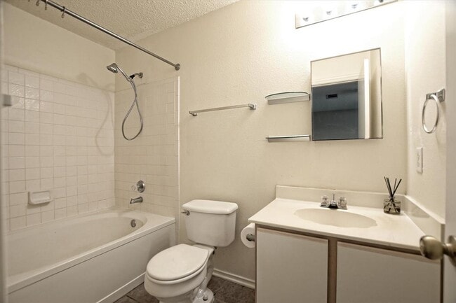 Building Photo - 1353 Lakeside Loop