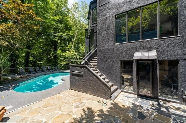Building Photo - 4 W Wesley Ridge