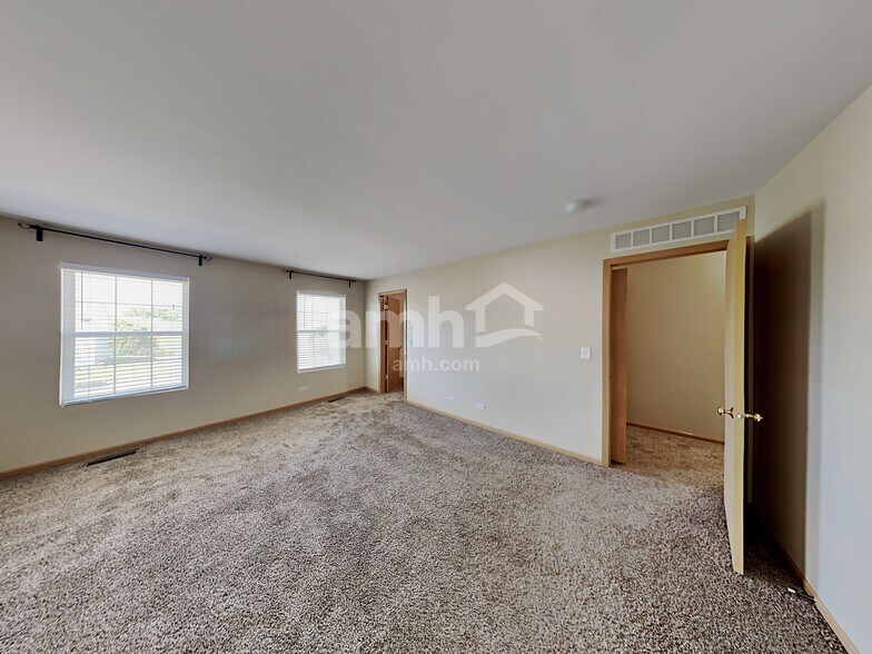 Building Photo - 39861 Waterloo Dr