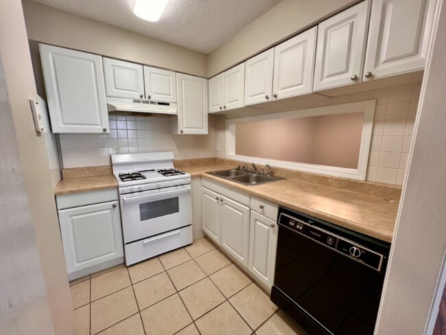 Building Photo - 2614 Dorian Dr SW