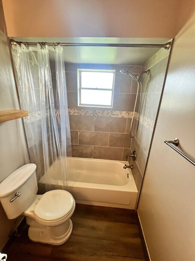 Building Photo - BEAUTIFUL 3 BEDROOM POOL HOME IN SANDPIPER...