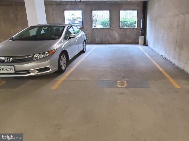 Building Photo - 1211 S Eads St