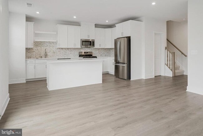 Building Photo - 43288 Farringdon Sq