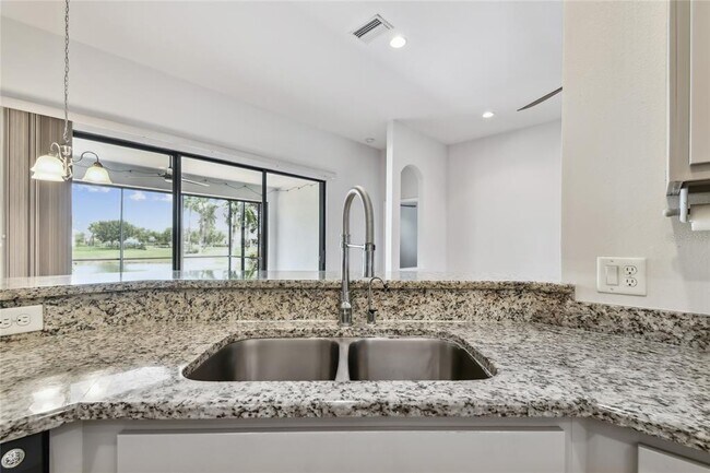 Building Photo - 5303 Moon Shell Dr