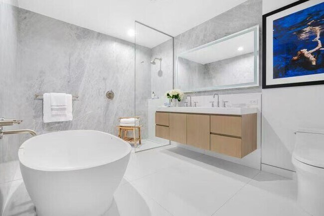 Building Photo - 320 Adolphus Ave