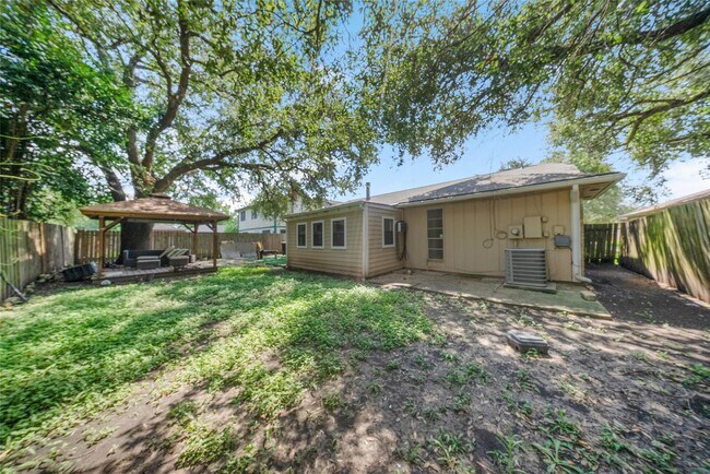 Building Photo - 15738 Tammany Ln