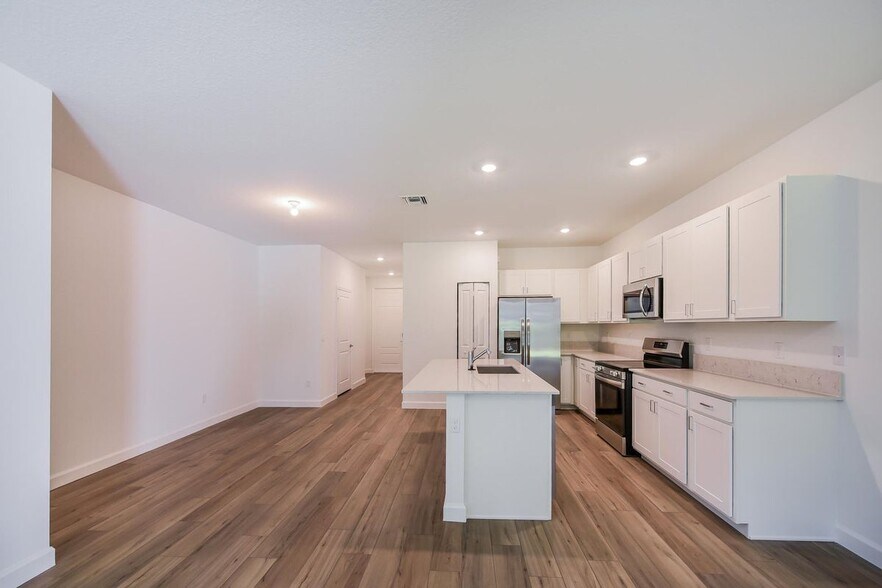 Building Photo - 4531 Hollister Ave