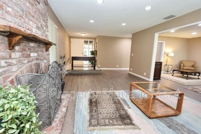Building Photo - 6913 Navarro Ct