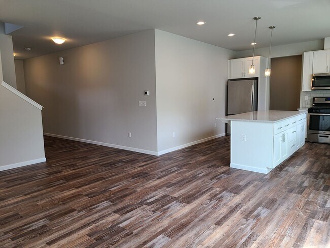 Building Photo - Yelm Creek Estates, 4 Bedroom, 2.75 Bathroom with Den