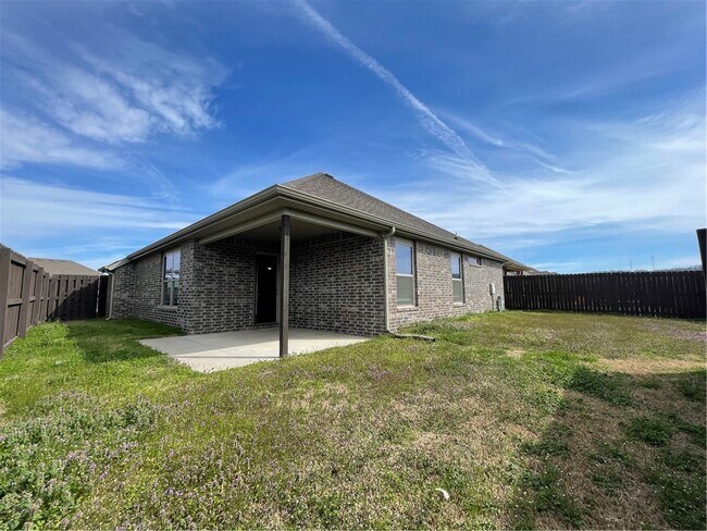 Building Photo - 4553 W Divide Dr