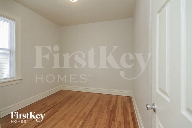 Building Photo - 649 Price Ave