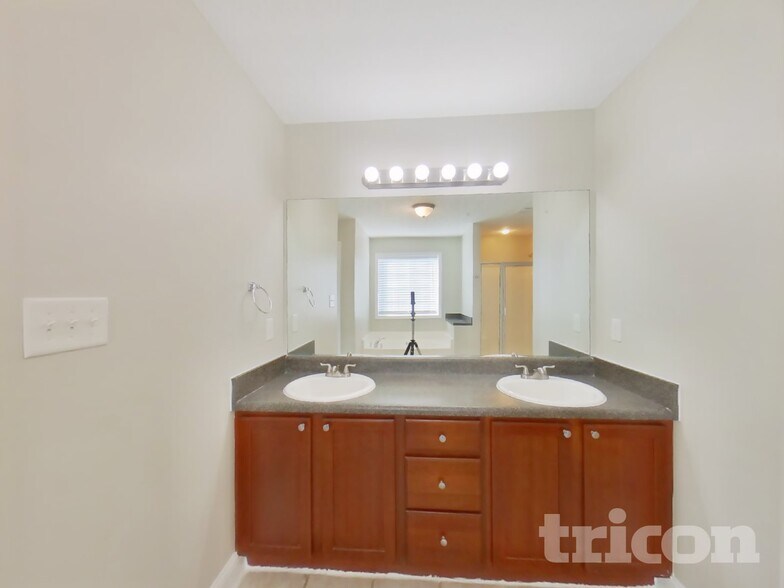 Building Photo - 1801 Fawn Ct