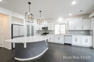 Building Photo - 5560 N Cathay Ct