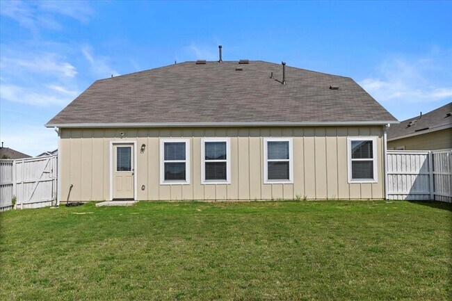 Building Photo - 1296 Teychas Dr