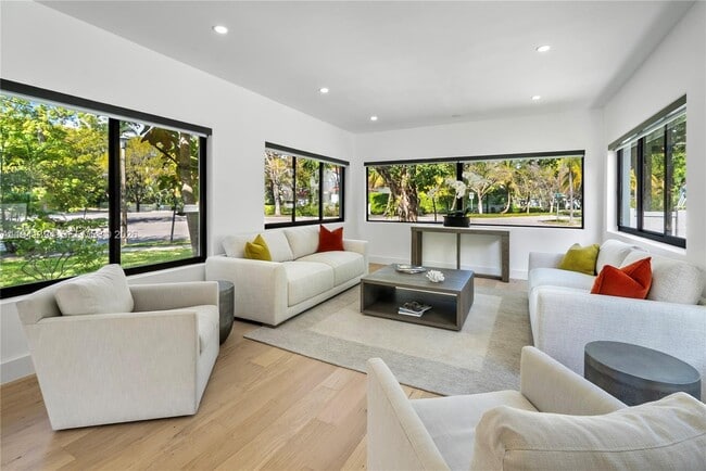 Building Photo - 600 NE 57th St