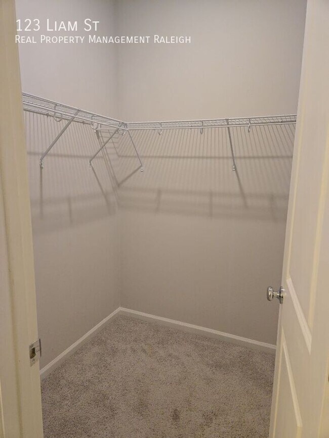 Building Photo - 123 Liam St