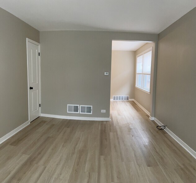 front room - 4835 Hull St